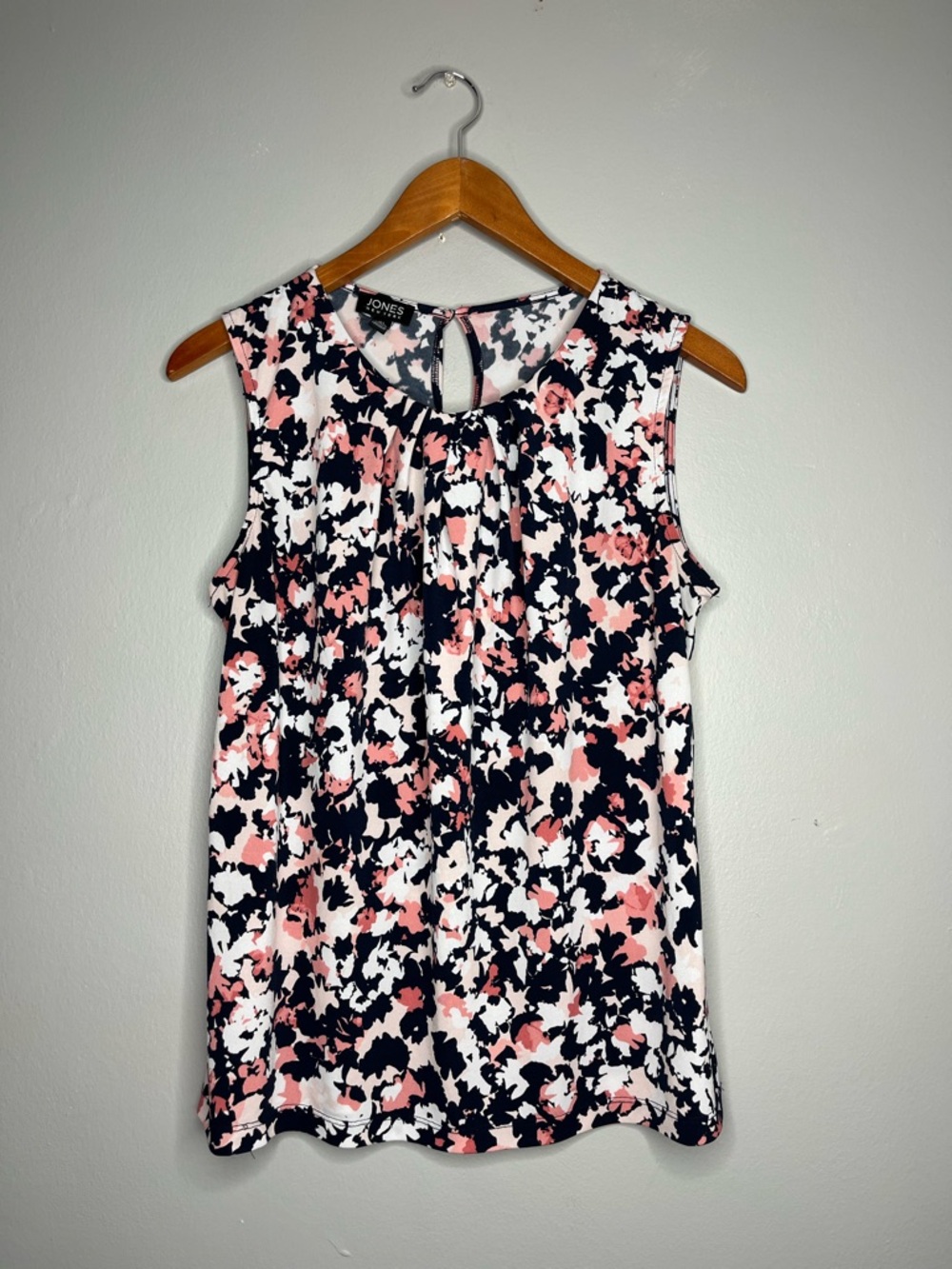 Jones New York Pink, Navy & White Floral Shell Tank Top Keyhole Back